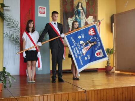 �lubowanie uczni�w klas pierwszych - 26.09.2012 r.