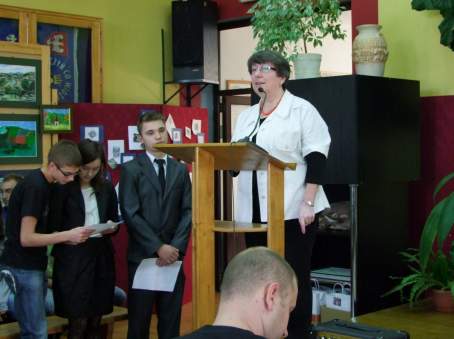 Po�egnalne spotkanie w szkolnej auli.