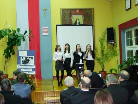 13 pa�dziernika 2003 roku, podczas szkolnych obchod�w Dnia Edukacji Narodowej w Zespole Szk� w �egocinie, mia�o tak�e miejsce nadanie szkolnej auli imienia Ksi�dza Antoniego Por�by