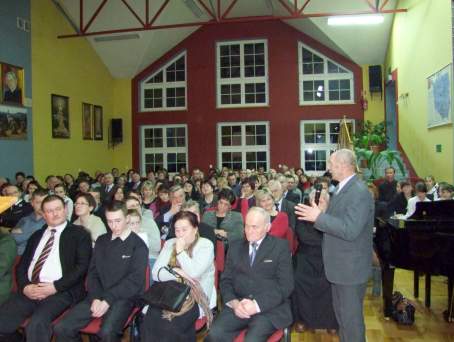 13 pa�dziernika 2003 roku, podczas szkolnych obchod�w Dnia Edukacji Narodowej w Zespole Szk� w �egocinie, mia�o tak�e miejsce nadanie szkolnej auli imienia Ksi�dza Antoniego Por�by