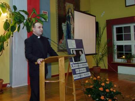 13 pa�dziernika 2003 roku, podczas szkolnych obchod�w Dnia Edukacji Narodowej w Zespole Szk� w �egocinie, mia�o tak�e miejsce nadanie szkolnej auli imienia Ksi�dza Antoniego Por�by