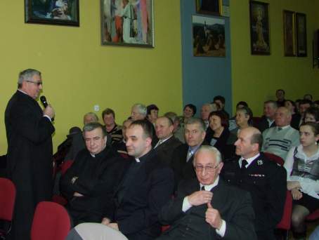 13 pa�dziernika 2003 roku, podczas szkolnych obchod�w Dnia Edukacji Narodowej w Zespole Szk� w �egocinie, mia�o tak�e miejsce nadanie szkolnej auli imienia Ksi�dza Antoniego Por�by