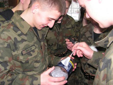 Ciekawe zaj�cia uczni�w klasy Stra�y Granicznej - 14.02.2013 r.