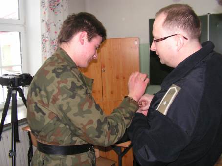 Ciekawe zaj�cia uczni�w klasy Stra�y Granicznej - 14.02.2013 r.