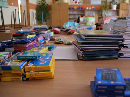 Zebrane dary dla uczni�w z Ukrainy.