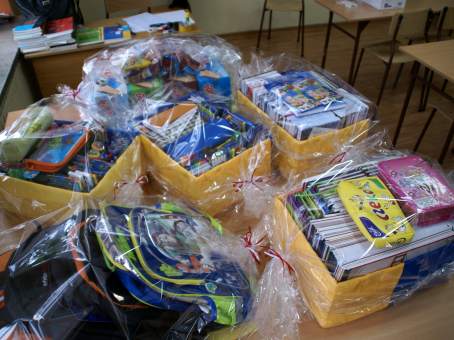 Zebrane dary dla uczni�w z Ukrainy.