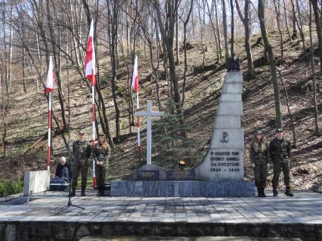 Uroczysto�� patriotyczna przy pomniku w �egocinie - 15.04.2013 r.