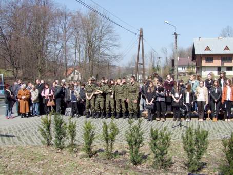 Uroczysto�� patriotyczna przy pomniku w �egocinie - 15.04.2013 r.