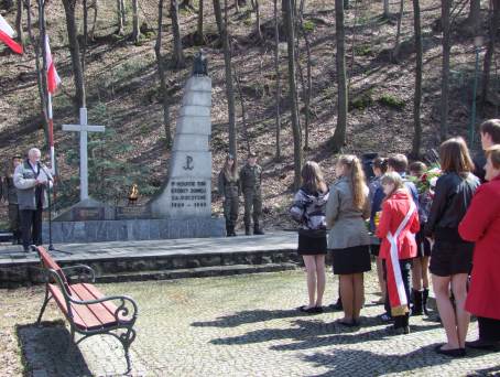 Uroczysto�� patriotyczna przy pomniku w �egocinie - 15.04.2013 r.