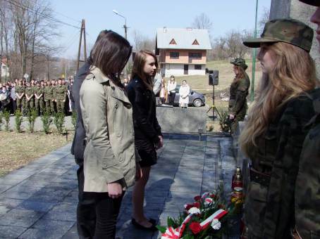 Uroczysto�� patriotyczna przy pomniku w �egocinie - 15.04.2013 r.