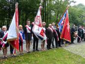 Uroczysto�� pod pomnikiem.