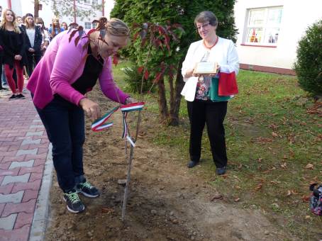 X. wymiana - sadzenie drzewka przyja�ni.