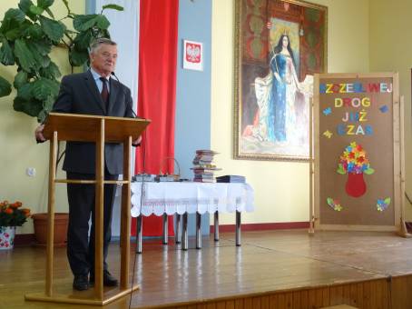 Wr�czenie �wiadectw i po�egnanie absolwent�w LO - 24.04.2015 r.