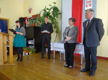 Wr�czenie �wiadectw i po�egnanie absolwent�w LO - 24.04.2015 r.