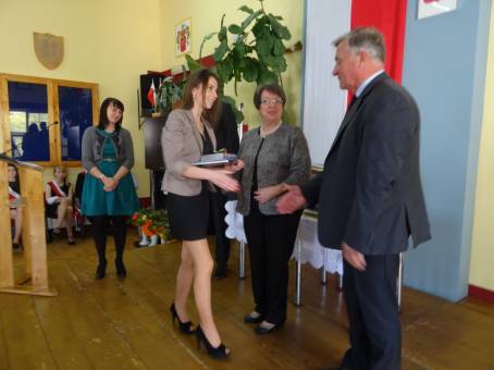 Wr�czenie �wiadectw i po�egnanie absolwent�w LO - 24.04.2015 r.