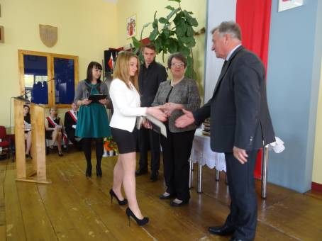 Wr�czenie �wiadectw i po�egnanie absolwent�w LO - 24.04.2015 r.