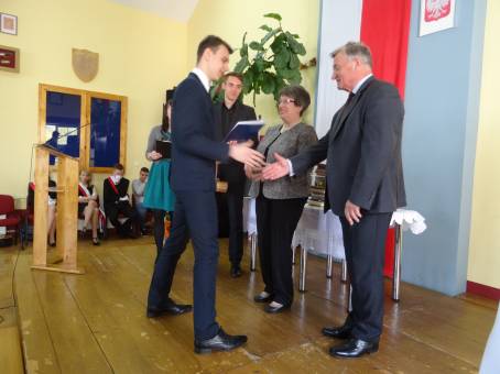 Wr�czenie �wiadectw i po�egnanie absolwent�w LO - 24.04.2015 r.