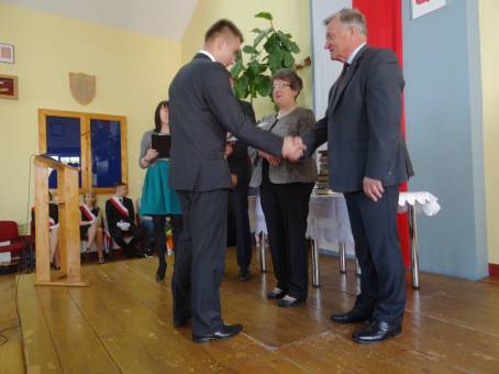 Wr�czenie �wiadectw i po�egnanie absolwent�w LO - 24.04.2015 r.