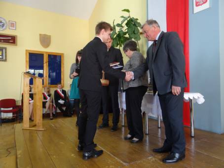 Wr�czenie �wiadectw i po�egnanie absolwent�w LO - 24.04.2015 r.