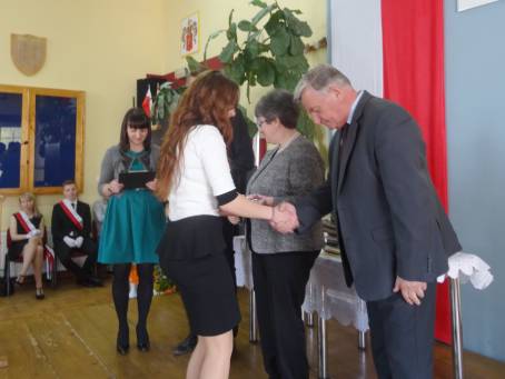 Wr�czenie �wiadectw i po�egnanie absolwent�w LO - 24.04.2015 r.