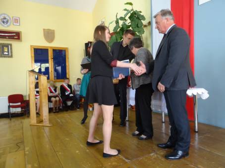 Wr�czenie �wiadectw i po�egnanie absolwent�w LO - 24.04.2015 r.
