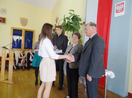 Wr�czenie �wiadectw i po�egnanie absolwent�w LO - 24.04.2015 r.