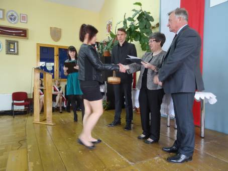Wr�czenie �wiadectw i po�egnanie absolwent�w LO - 24.04.2015 r.