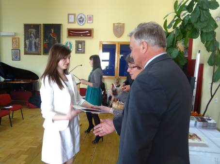 Wr�czenie �wiadectw i po�egnanie absolwent�w LO - 24.04.2015 r.