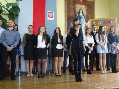 Wr�czenie �wiadectw i po�egnanie absolwent�w LO - 24.04.2015 r.
