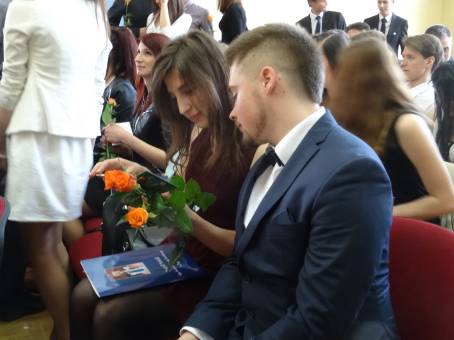 Wr�czenie �wiadectw i po�egnanie absolwent�w LO - 24.04.2015 r.