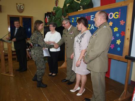 Certyfikatry dla absolwent�w klasy Stra�y Granicznej - 25.06.2015 r.