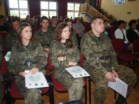 Certyfikatry dla absolwent�w klasy Stra�y Granicznej - 25.06.2015 r.v