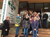 Przed Urz�dem Gminy w �egocinie.