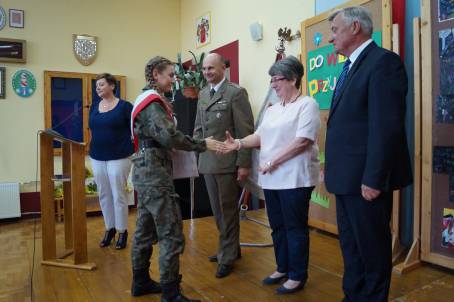 wr�czenie certyfikat�w uczniom z Klasy Strazy Granicznej - 22.06.2017