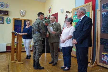 wr�czenie certyfikat�w uczniom z Klasy Strazy Granicznej - 22.06.2017