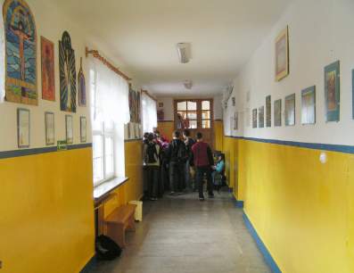 Korytarz szkrzyd�a gimnazjalnego.