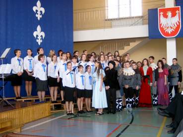 Nadanie imienia Zespo�owi Szk� - 2003 r.