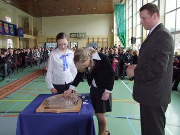 Ceremonia wbijania gwo�dzi.