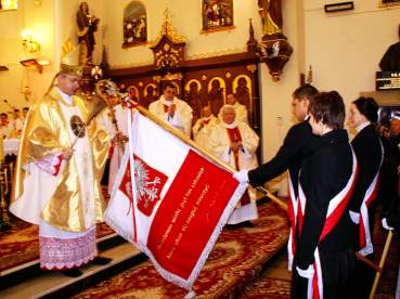 Uroczysto�� po�wi�cenia sztandaru.