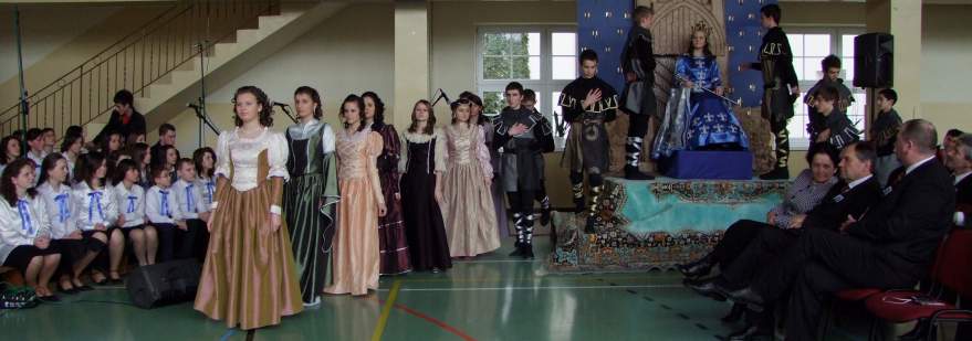 Nowy str�j kr�lowej i jej dworu.