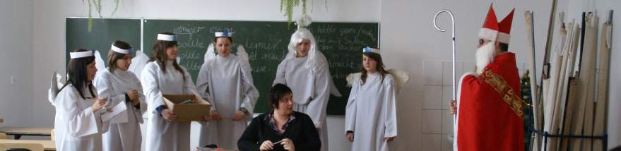 �wi�ty Miko�aj w szkole.