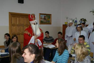 �wi�ty Miko�aj w szkole.