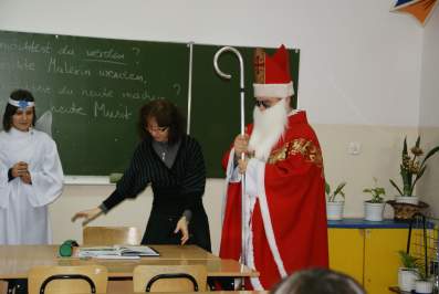 �wi�ty Miko�aj w szkole.