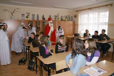 �wi�ty Miko�aj w szkole.
