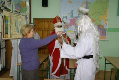 �wi�ty Miko�aj w szkole.