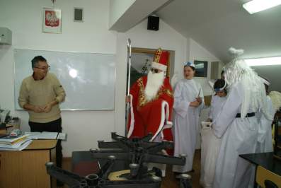 �wi�ty Miko�aj w szkole.