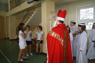 �wi�ty Miko�aj w szkole.