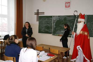 �wi�ty Miko�aj w szkole.