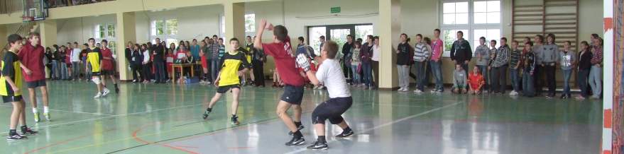Gminny Turniej Halowej Pi�ki No�nej w ZS w �egocinie.