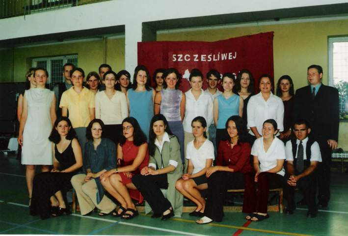Absolwenci ZSZ - Kl. III A - 2002 r.